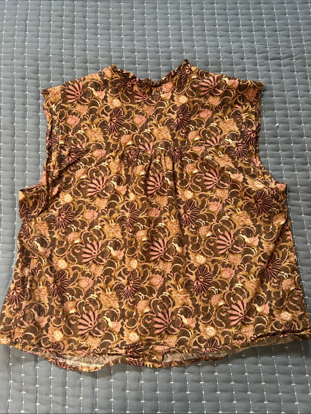 Carve Designs Floral Sleeveless Button Blouse in Brown and Pink - Picture 6 of 7